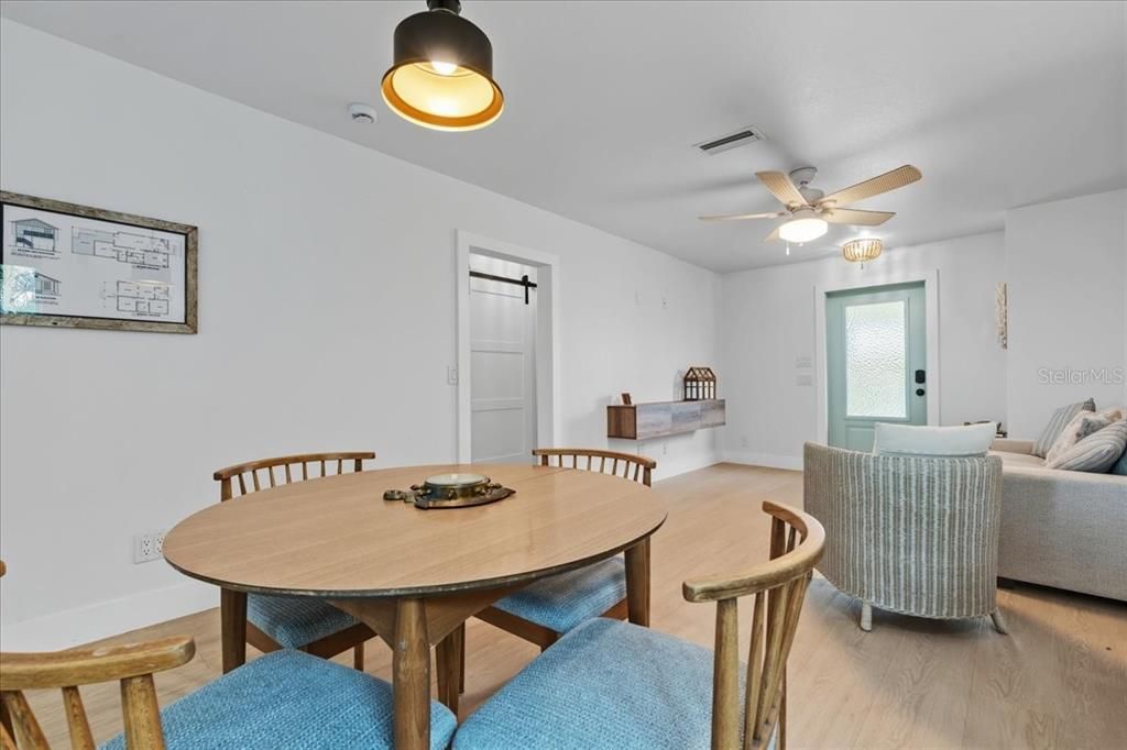 В аренду: $3,000 (2 спален, 2 ванн, 900 Квадратных фут)