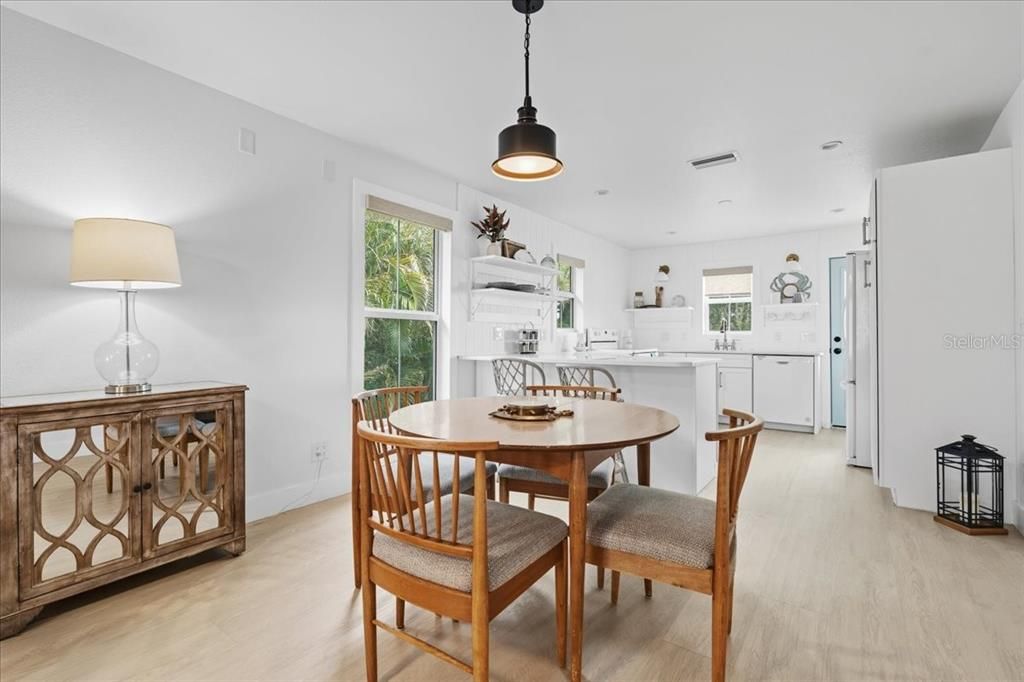 В аренду: $3,000 (2 спален, 2 ванн, 900 Квадратных фут)