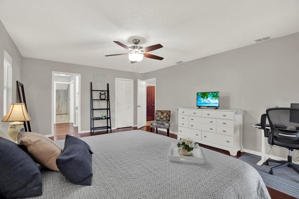 For Sale: $345,000 (3 beds, 2 baths, 1939 Square Feet)