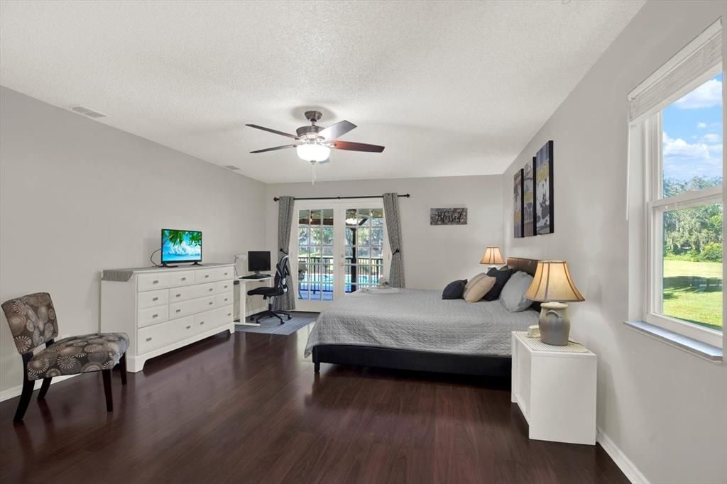 For Sale: $345,000 (3 beds, 2 baths, 1939 Square Feet)