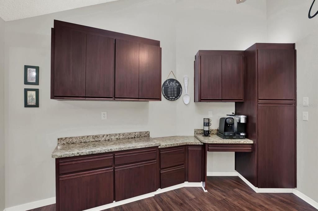 For Sale: $345,000 (3 beds, 2 baths, 1939 Square Feet)