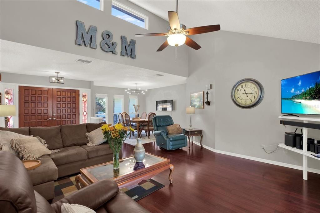 For Sale: $345,000 (3 beds, 2 baths, 1939 Square Feet)