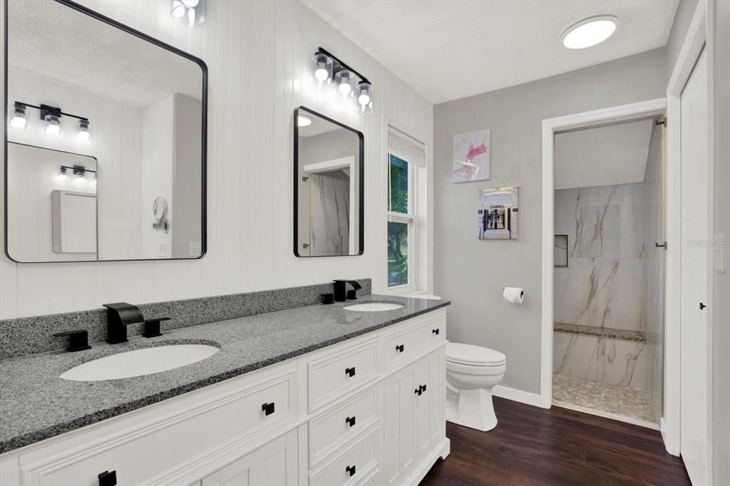 For Sale: $345,000 (3 beds, 2 baths, 1939 Square Feet)