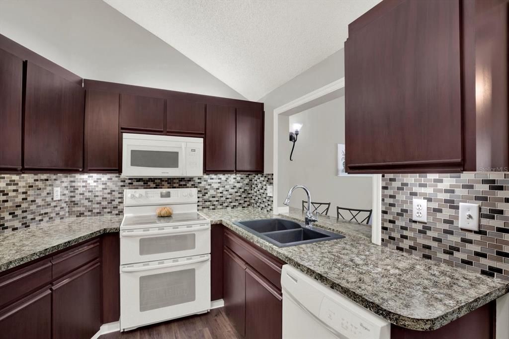 For Sale: $345,000 (3 beds, 2 baths, 1939 Square Feet)