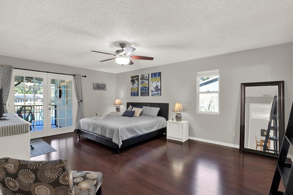 For Sale: $345,000 (3 beds, 2 baths, 1939 Square Feet)