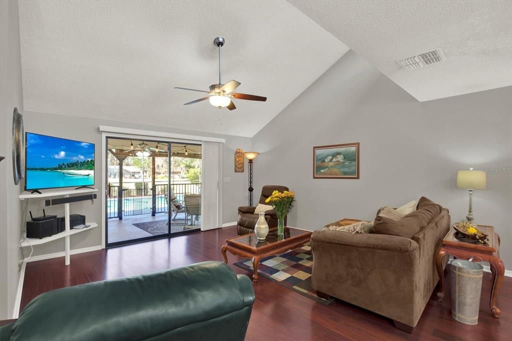 For Sale: $345,000 (3 beds, 2 baths, 1939 Square Feet)