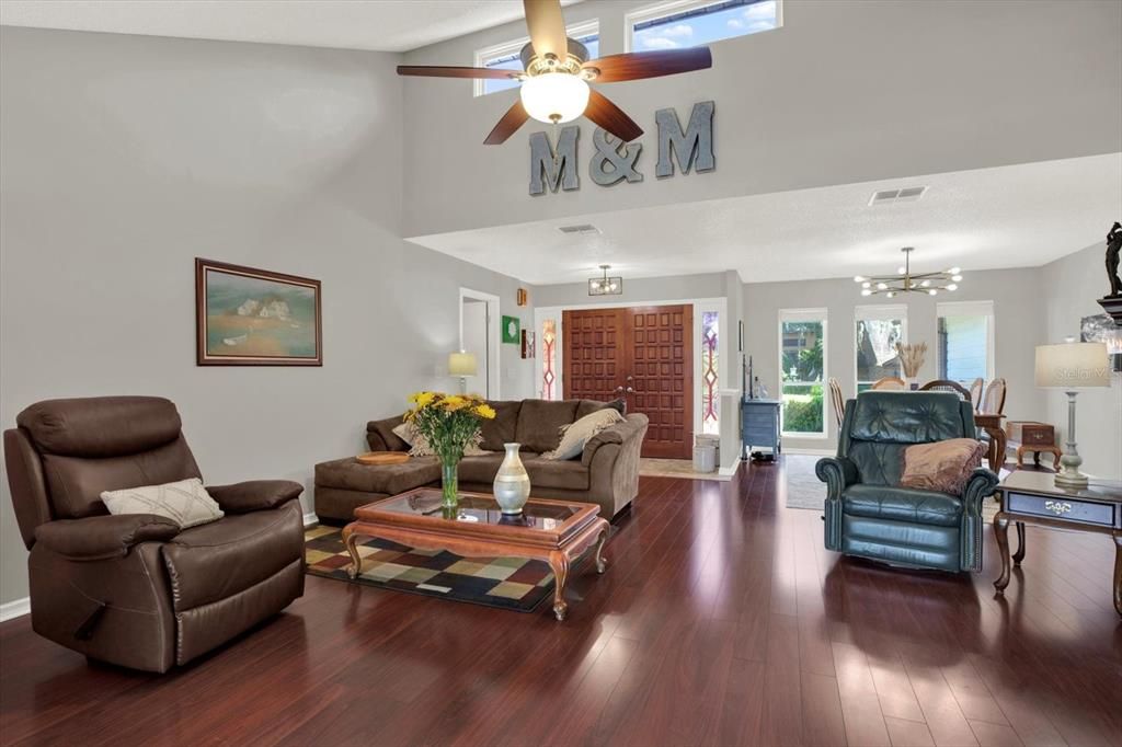 For Sale: $345,000 (3 beds, 2 baths, 1939 Square Feet)