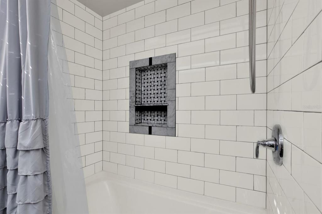 For Sale: $345,000 (3 beds, 2 baths, 1939 Square Feet)