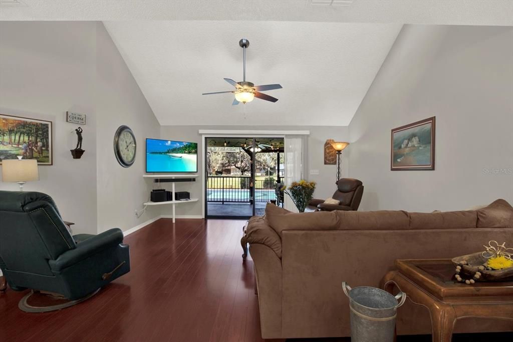 For Sale: $345,000 (3 beds, 2 baths, 1939 Square Feet)