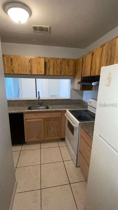For Sale: $117,800 (2 beds, 2 baths, 1073 Square Feet)