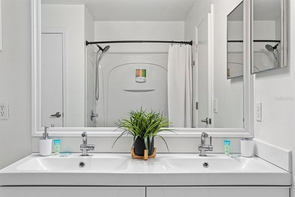 For Rent: $2,800 (4 beds, 3 baths, 2616 Square Feet)