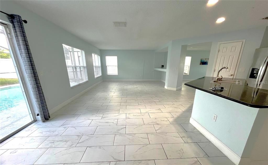 For Rent: $2,800 (4 beds, 3 baths, 2616 Square Feet)