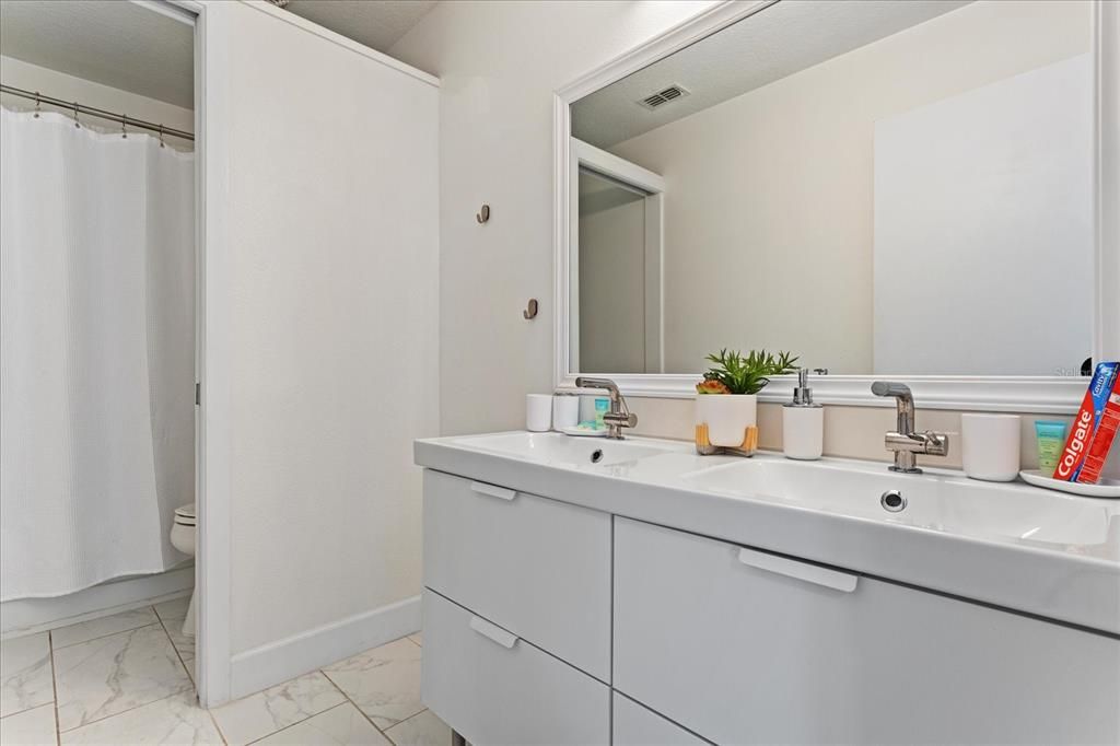 For Rent: $2,800 (4 beds, 3 baths, 2616 Square Feet)