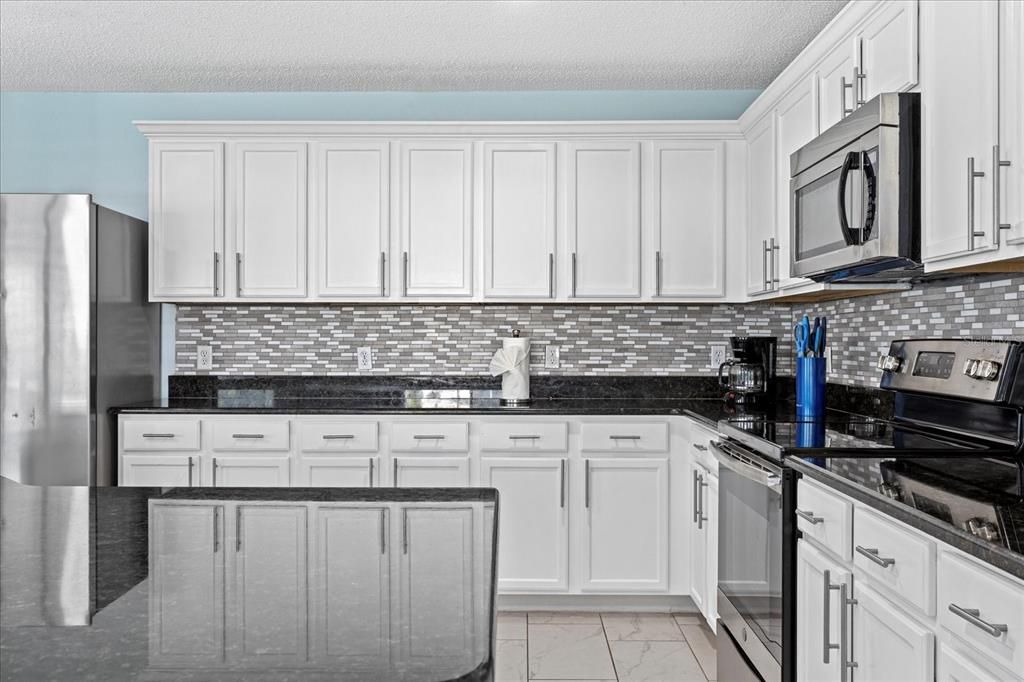 For Rent: $2,800 (4 beds, 3 baths, 2616 Square Feet)