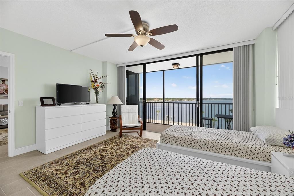 For Rent: $3,450 (2 beds, 2 baths, 1290 Square Feet)