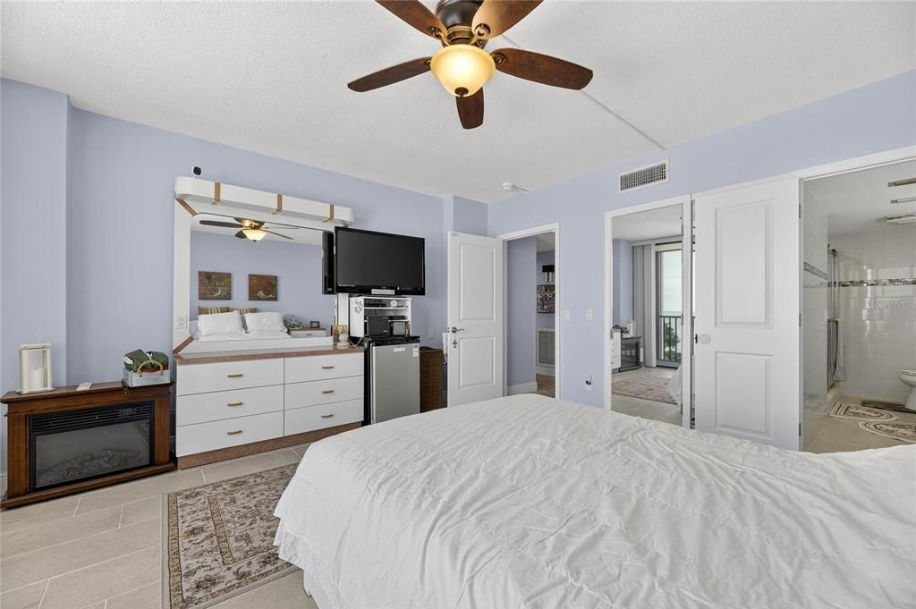 For Rent: $3,450 (2 beds, 2 baths, 1290 Square Feet)