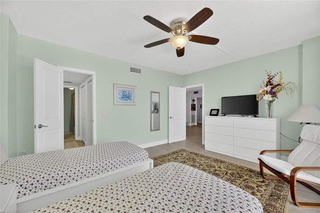 For Rent: $3,450 (2 beds, 2 baths, 1290 Square Feet)