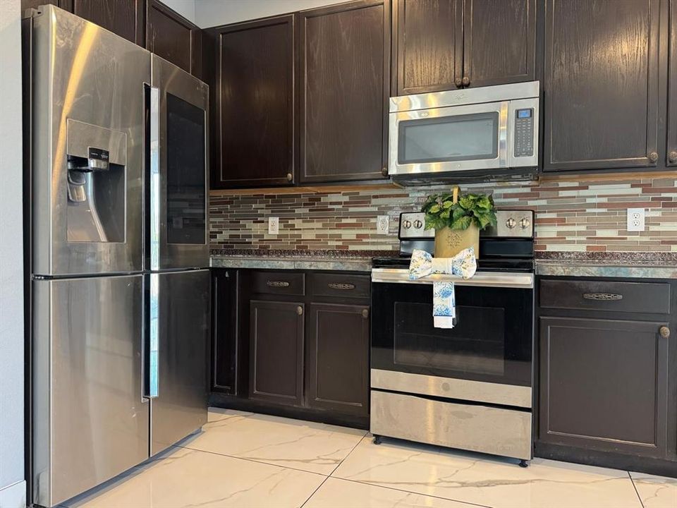 В аренду: $2,950 (5 спален, 4 ванн, 3512 Квадратных фут)