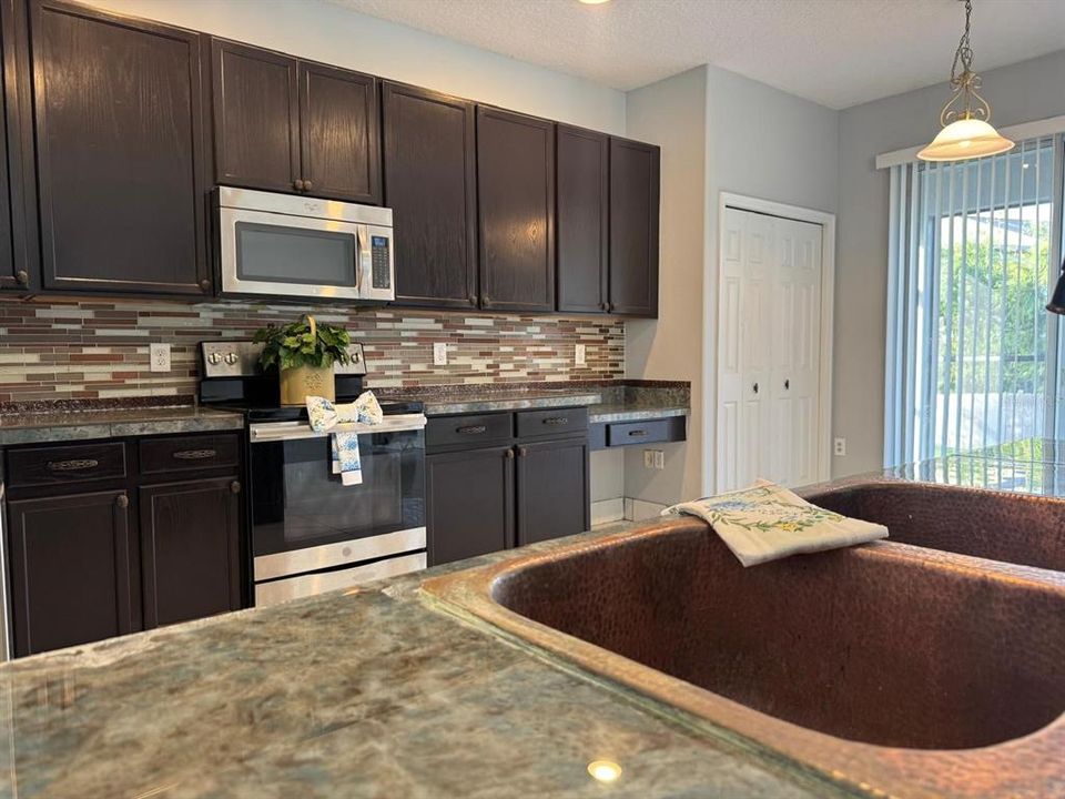 В аренду: $2,950 (5 спален, 4 ванн, 3512 Квадратных фут)