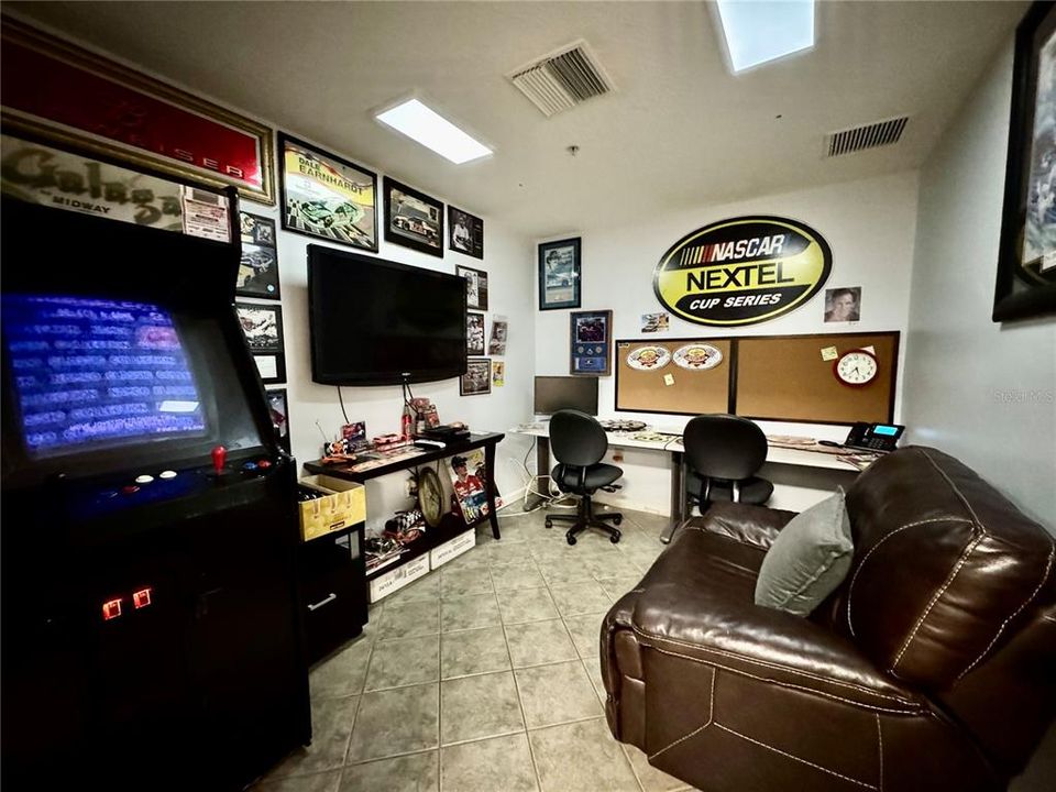 待售: $949,000 (0 贝兹, 0 浴室, 1725 平方英尺)