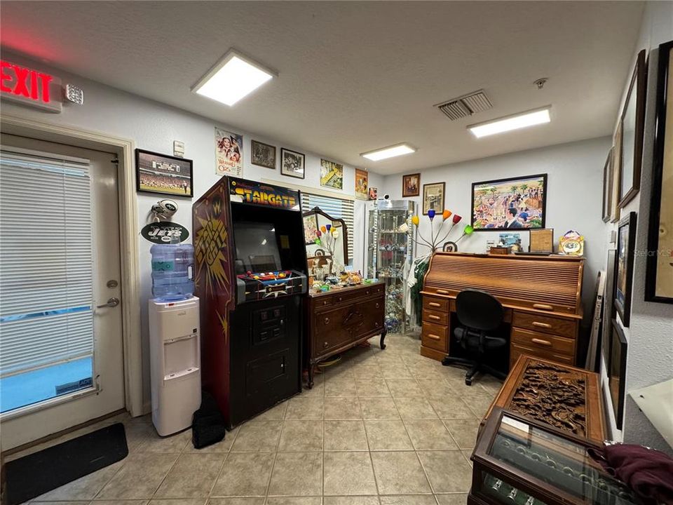 待售: $949,000 (0 贝兹, 0 浴室, 1725 平方英尺)