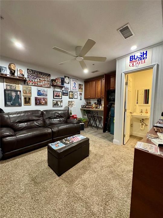 待售: $949,000 (0 贝兹, 0 浴室, 1725 平方英尺)