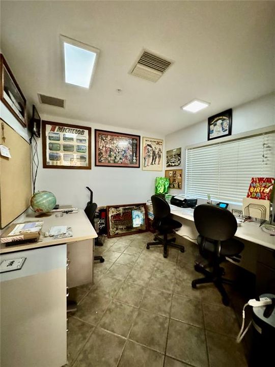 待售: $949,000 (0 贝兹, 0 浴室, 1725 平方英尺)