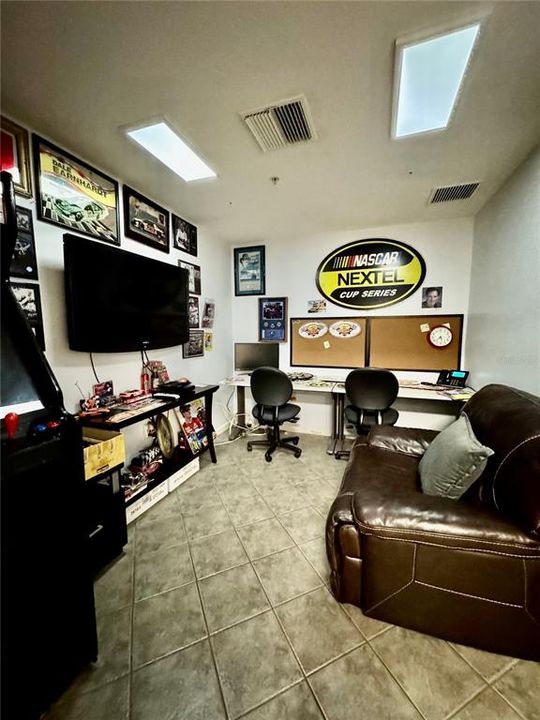 待售: $949,000 (0 贝兹, 0 浴室, 1725 平方英尺)