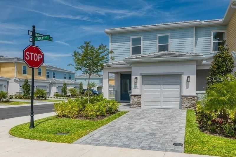 Recently Rented: $2,700 (3 beds, 2 baths, 1659 Square Feet)