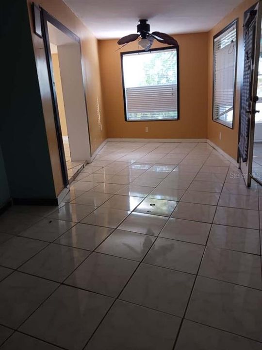 待售: $114,900 (1 贝兹, 2 浴室, 802 平方英尺)