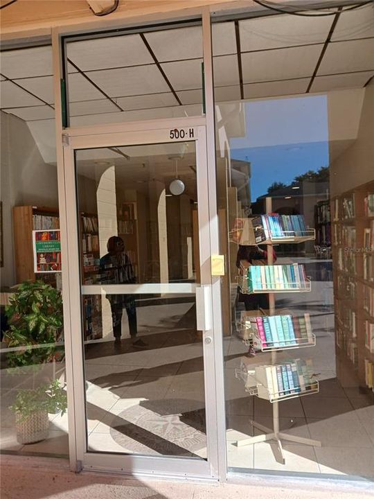 待售: $114,900 (1 贝兹, 2 浴室, 802 平方英尺)