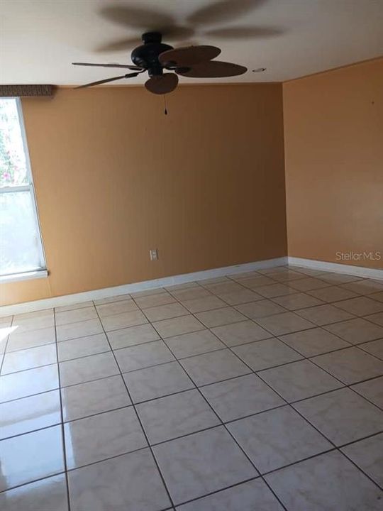 待售: $114,900 (1 贝兹, 2 浴室, 802 平方英尺)