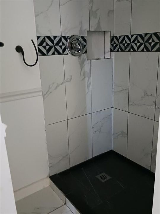 待售: $114,900 (1 贝兹, 2 浴室, 802 平方英尺)