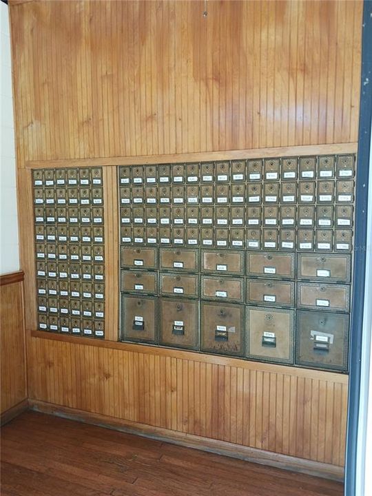 待售: $114,900 (1 贝兹, 2 浴室, 802 平方英尺)