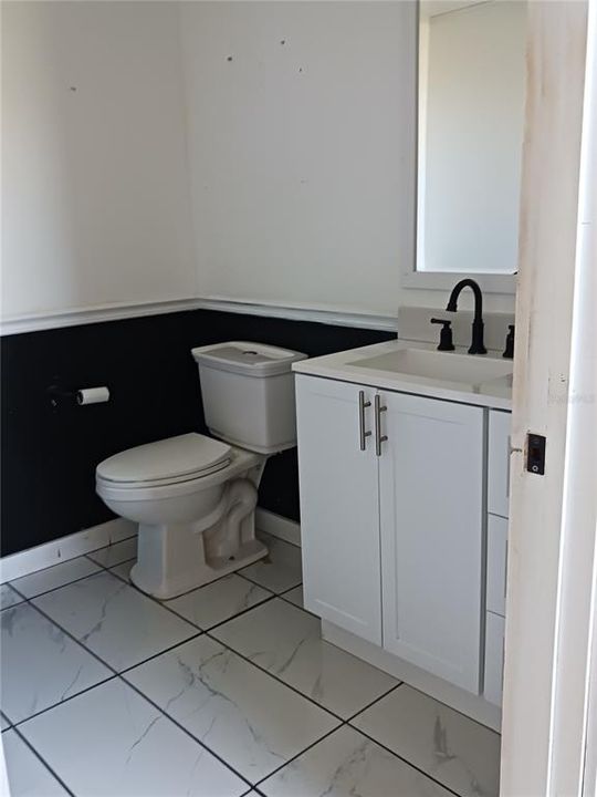 待售: $114,900 (1 贝兹, 2 浴室, 802 平方英尺)