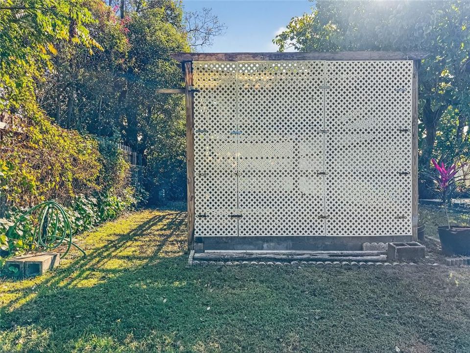 合同活跃: $376,000 (3 贝兹, 2 浴室, 1427 平方英尺)