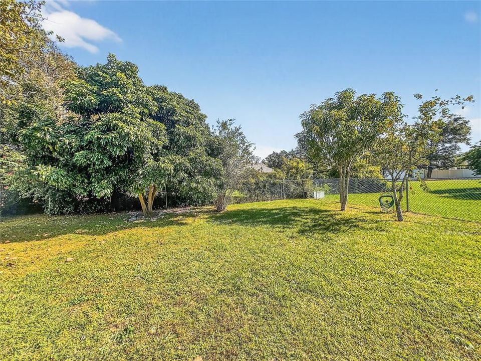 合同活跃: $376,000 (3 贝兹, 2 浴室, 1427 平方英尺)