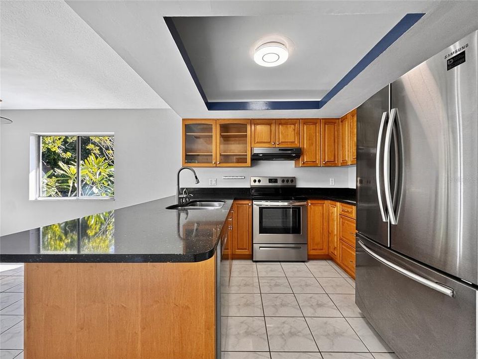 合同活跃: $376,000 (3 贝兹, 2 浴室, 1427 平方英尺)