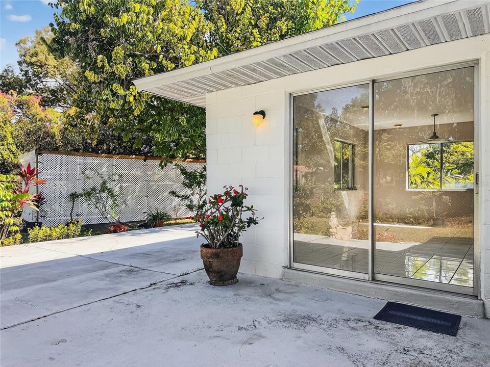 合同活跃: $376,000 (3 贝兹, 2 浴室, 1427 平方英尺)