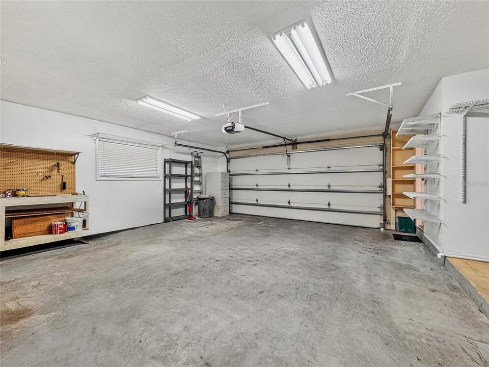 合同活跃: $376,000 (3 贝兹, 2 浴室, 1427 平方英尺)