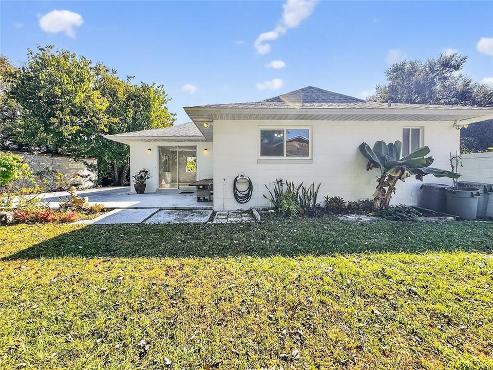 合同活跃: $376,000 (3 贝兹, 2 浴室, 1427 平方英尺)