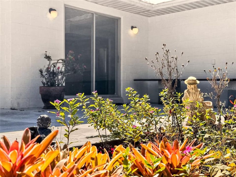 合同活跃: $376,000 (3 贝兹, 2 浴室, 1427 平方英尺)