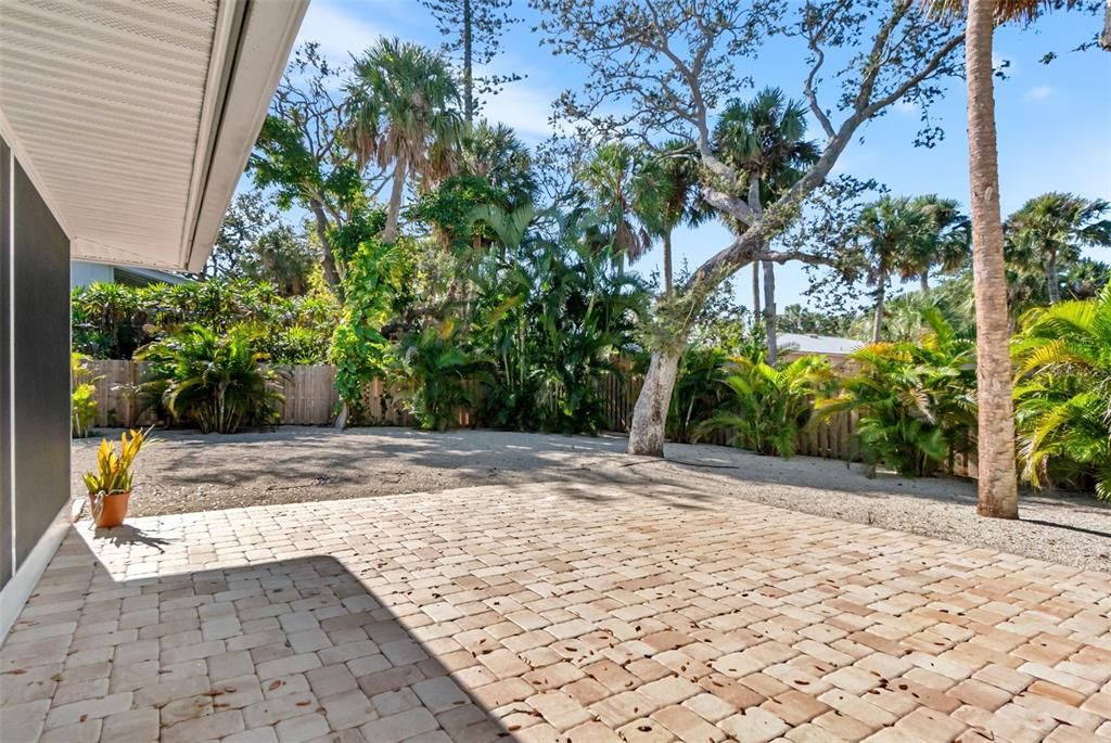 For Sale: $1,000,000 (4 beds, 2 baths, 1859 Square Feet)