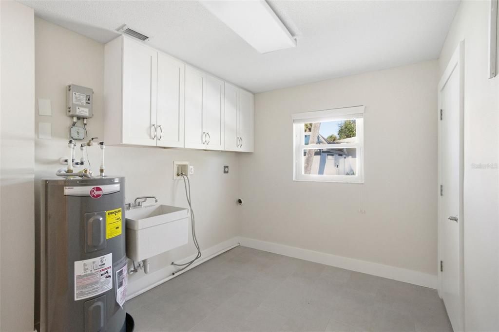 For Sale: $1,000,000 (4 beds, 2 baths, 1859 Square Feet)