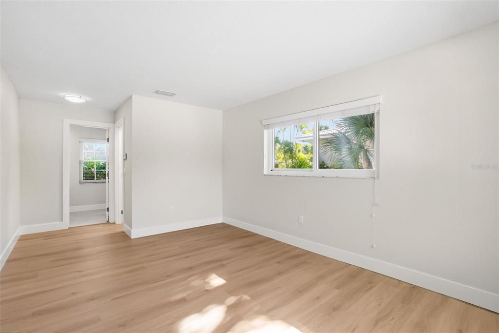 For Sale: $1,000,000 (4 beds, 2 baths, 1859 Square Feet)