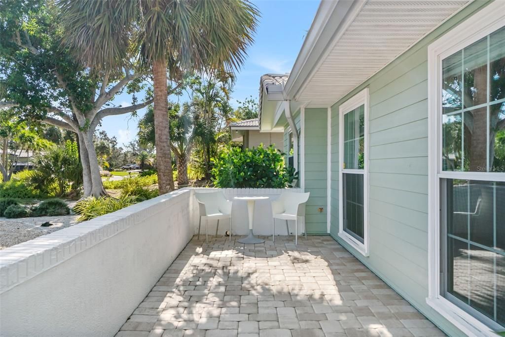 For Sale: $1,000,000 (4 beds, 2 baths, 1859 Square Feet)