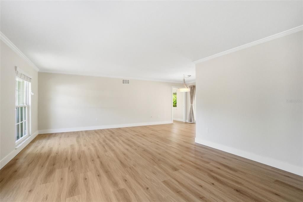 For Sale: $1,000,000 (4 beds, 2 baths, 1859 Square Feet)