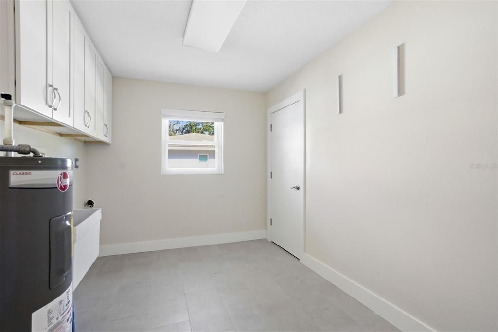 For Sale: $1,000,000 (4 beds, 2 baths, 1859 Square Feet)