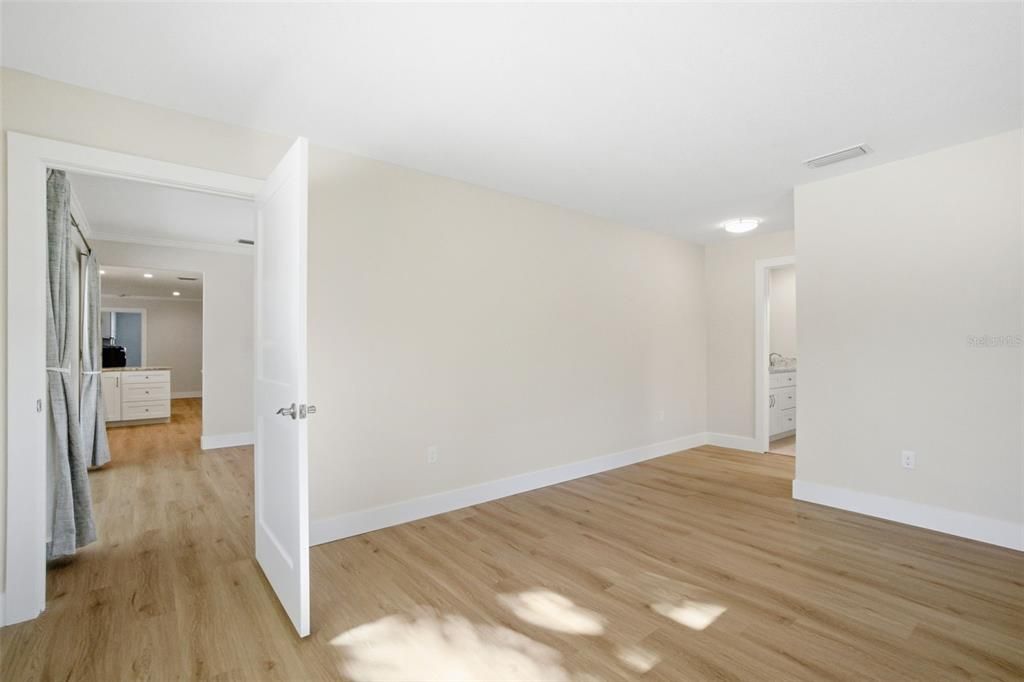 For Sale: $1,000,000 (4 beds, 2 baths, 1859 Square Feet)