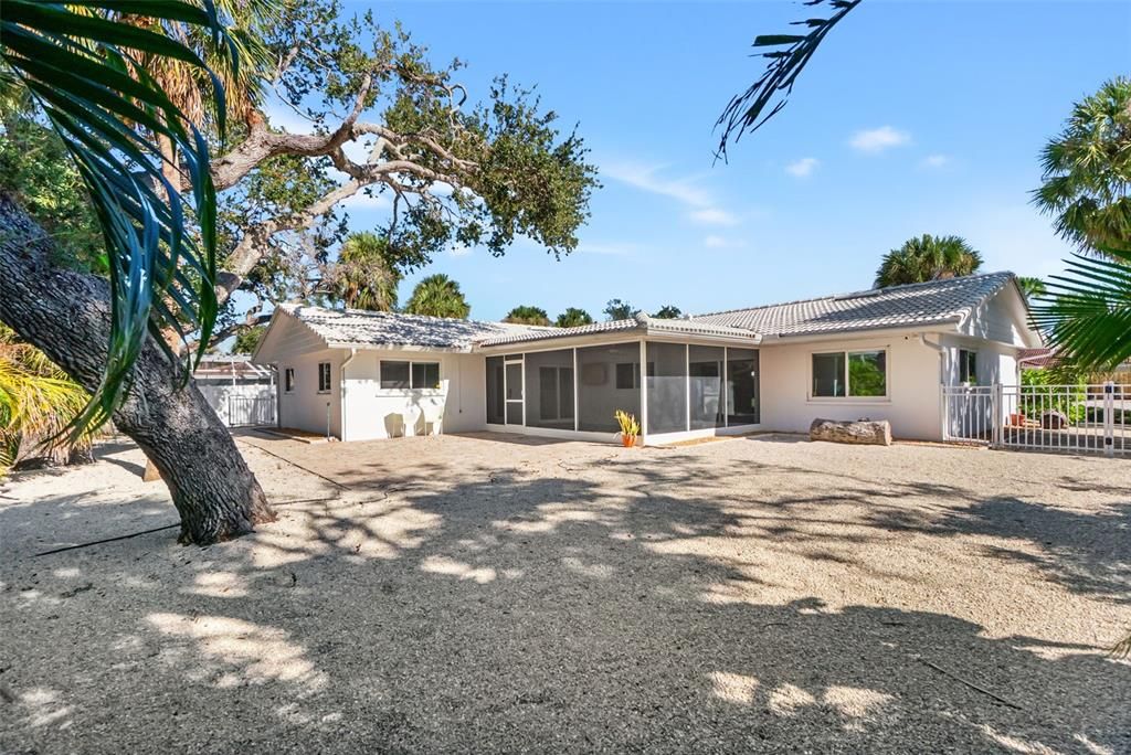 For Sale: $1,000,000 (4 beds, 2 baths, 1859 Square Feet)
